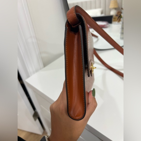 ❌SOLD❌Louis Vuitton Epi Leather Crossbody and Clutch - Picture 4 of 11